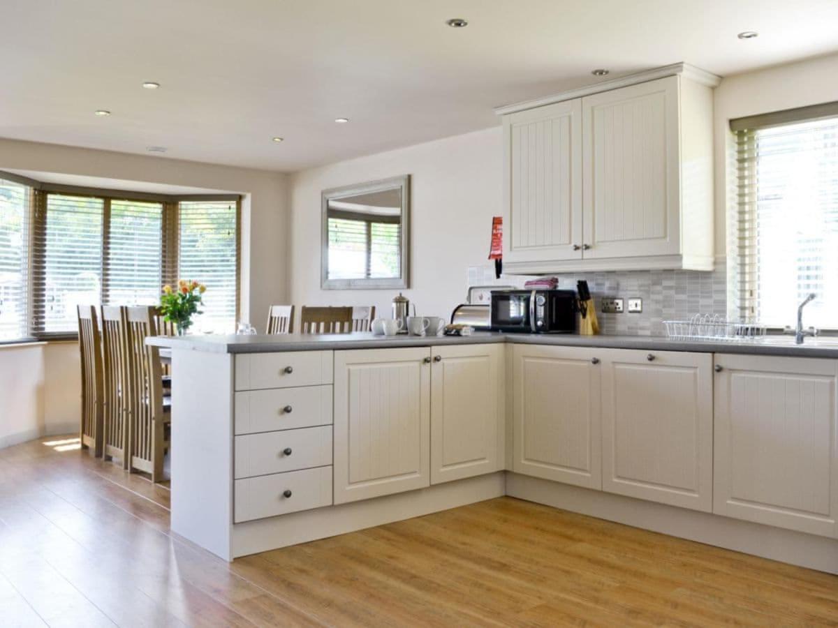 Elm Escapes Villa Knighton  Exterior photo