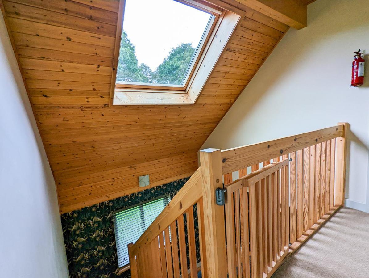 Elm Escapes Villa Knighton  Exterior photo